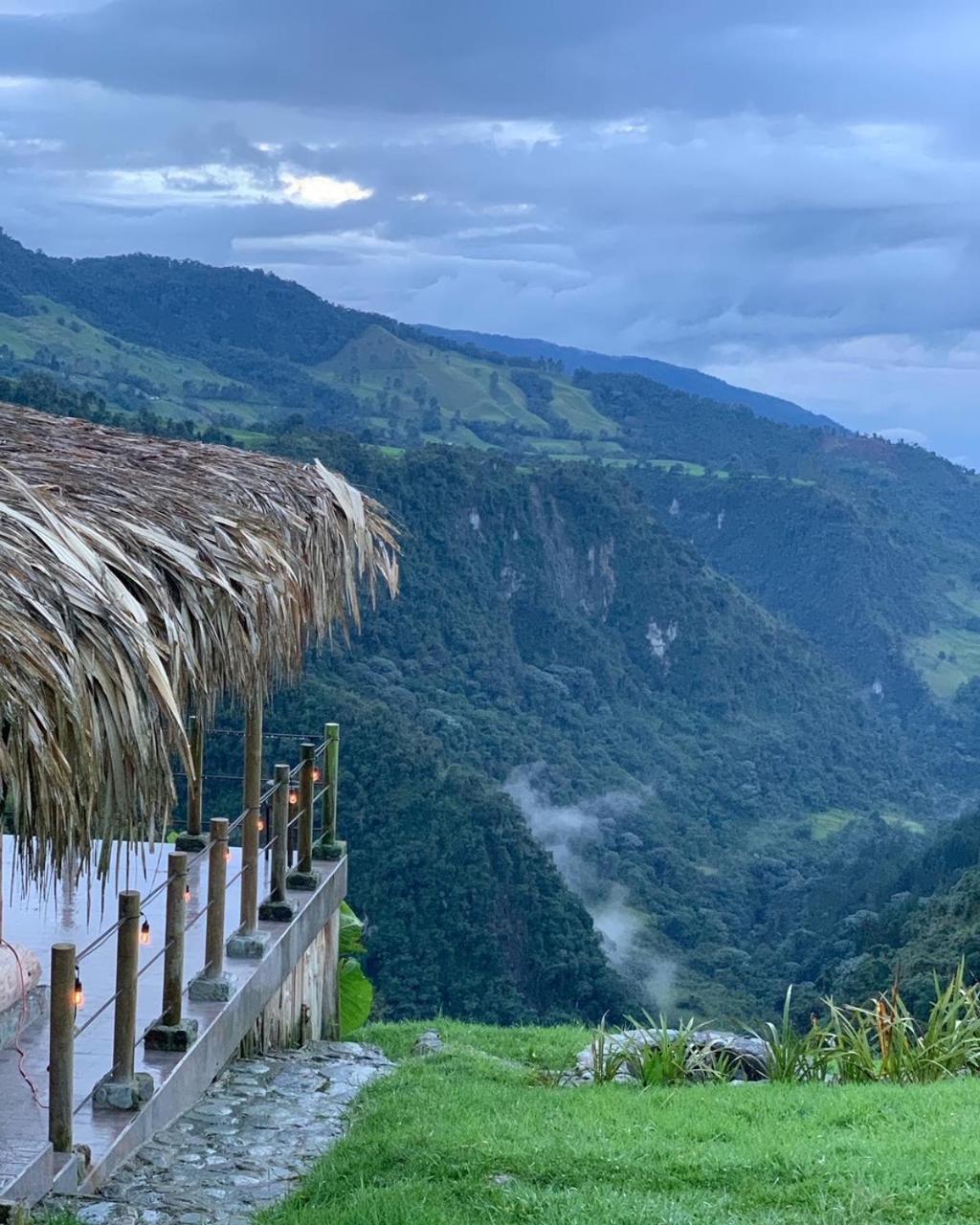 Hostal La Laguna Villamaría エクステリア 写真