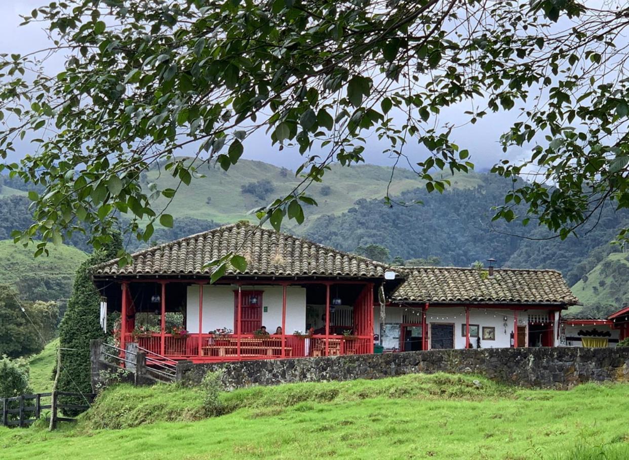 Hostal La Laguna Villamaría エクステリア 写真
