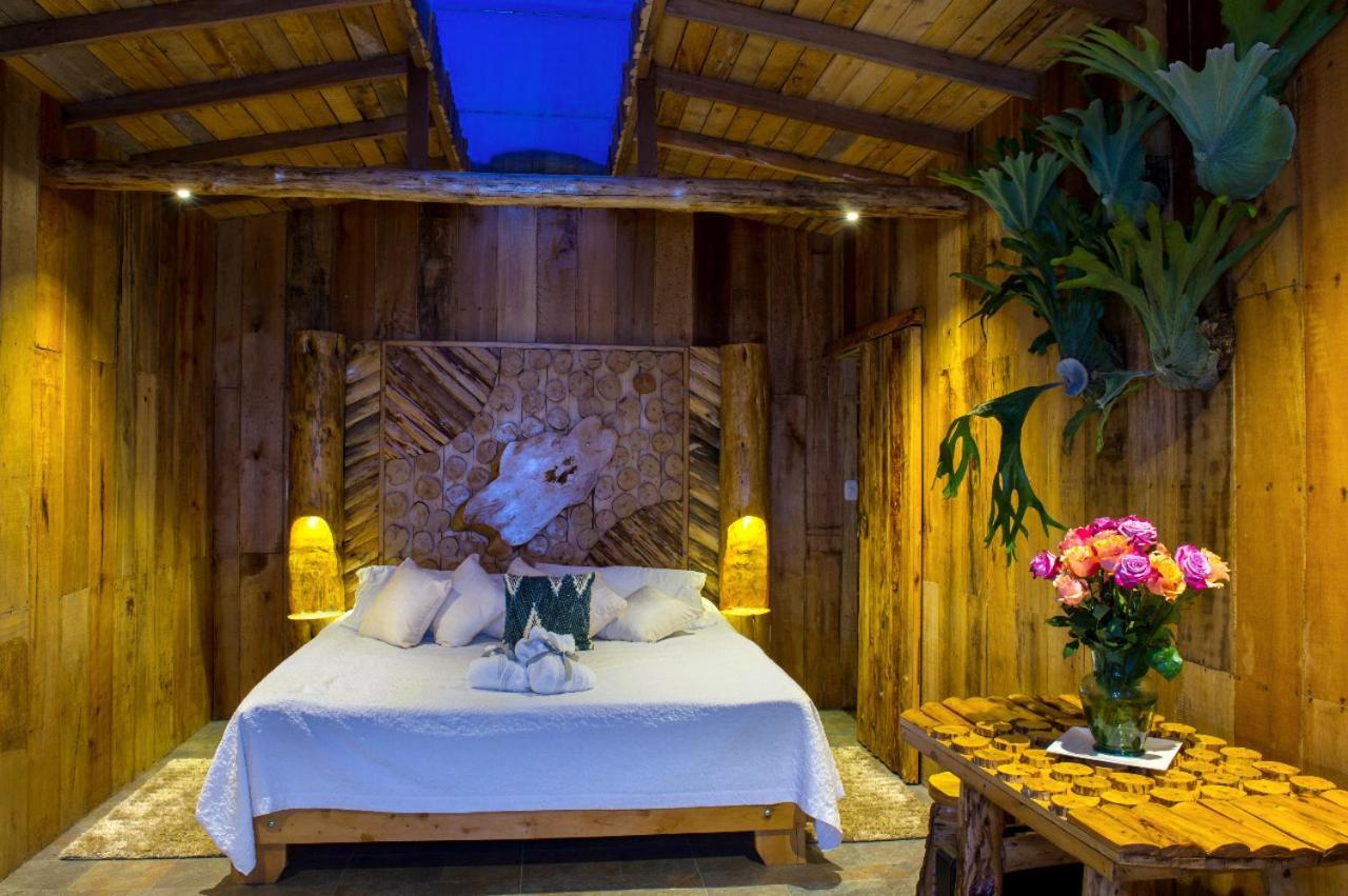 Hostal La Laguna Villamaría エクステリア 写真